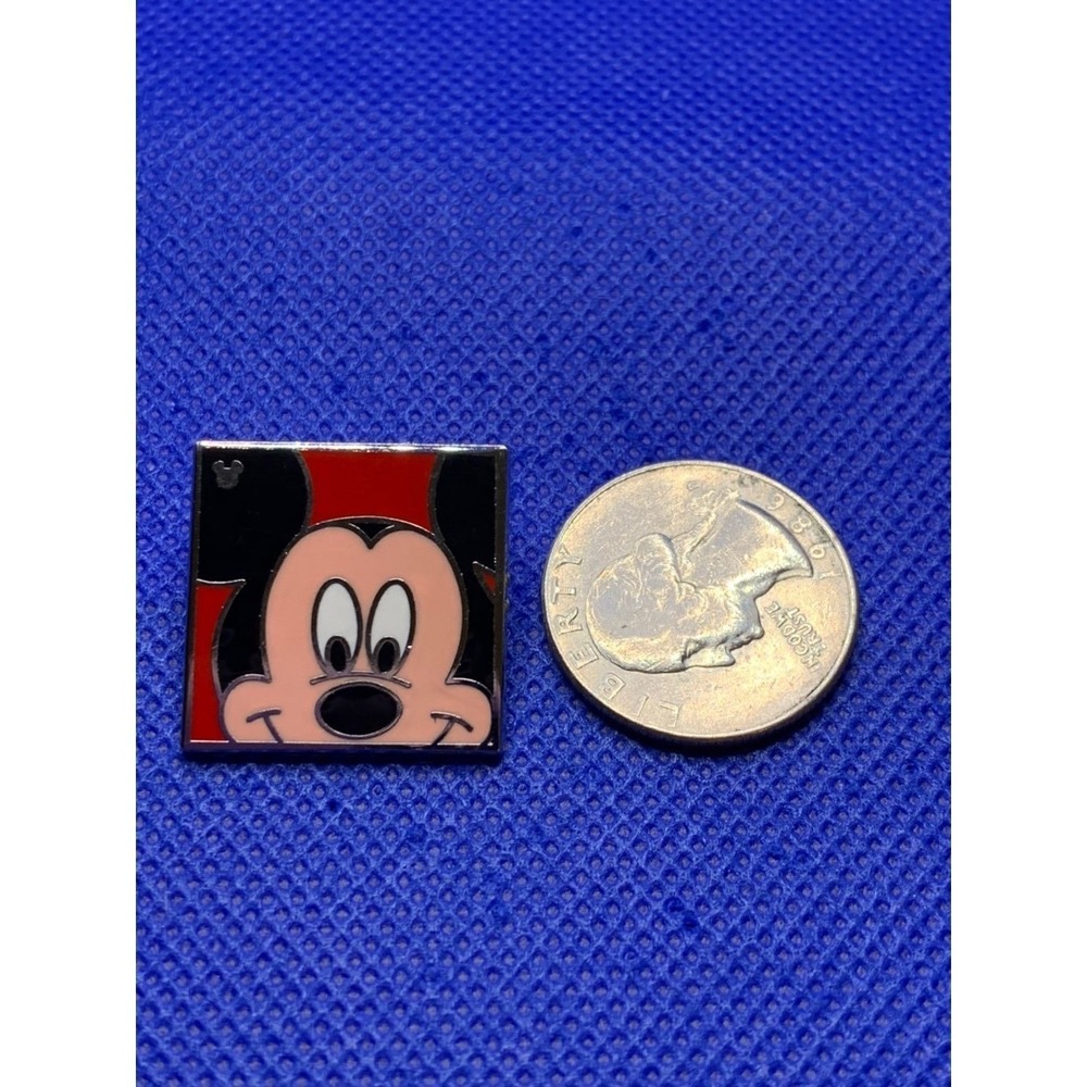 2012 Hidden Mickey Mouse Disney pin faces collection red black - Picture 2 of 3